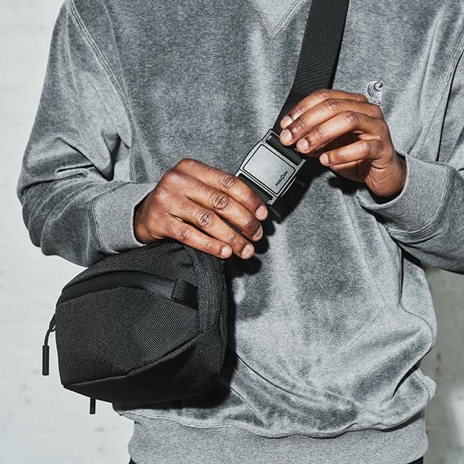 エアー トラベルコレクション ショルダーバッグ Aer day-sling3