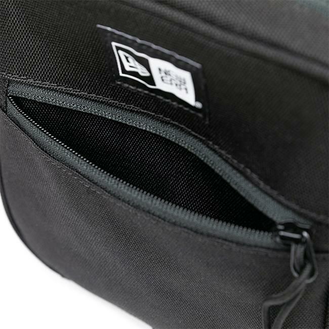 NEWERA つば九郎スクエアーショルダーポーチ - メルカリ