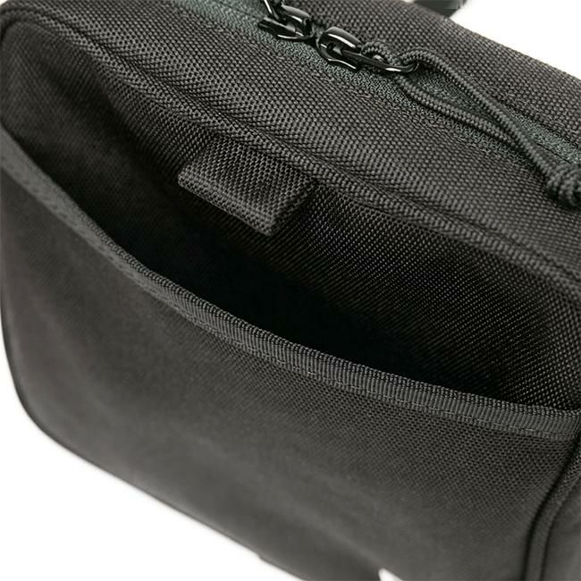 NEWERA つば九郎スクエアーショルダーポーチ - メルカリ