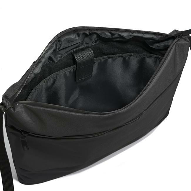 アントラック OUTDOOR/CBE サコッシュ  untrack-60053