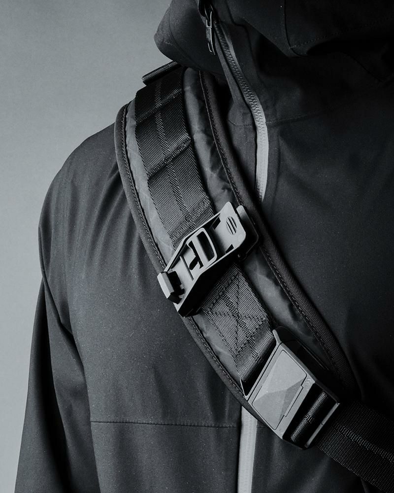 極美品 ALPAKA アルパカ ボディバッグ ネイビー METRO CROSSBODY 左右2タイプ クロスボディバッグ スリング