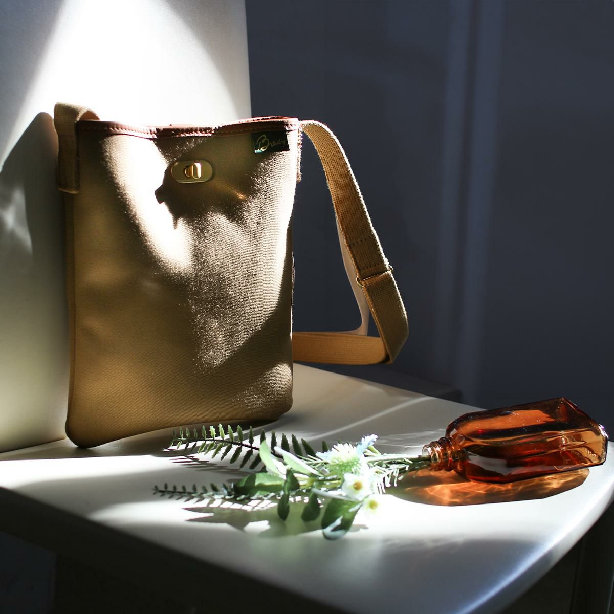 ブレディ LOWCA ショルダーバッグ Brady lowca-medium