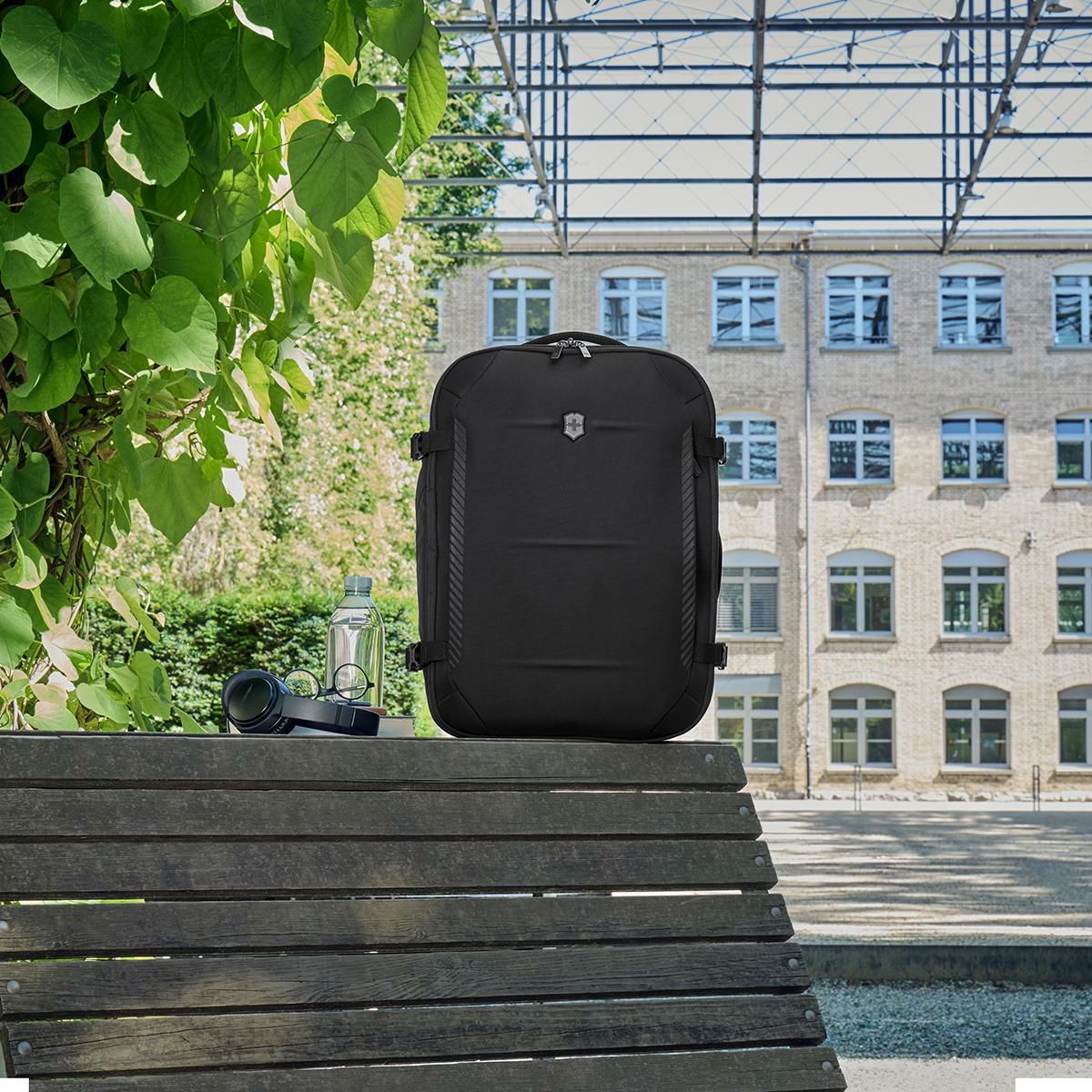 ビクトリノックス CROSSLIGHT リュック Victorinox expandable-bp