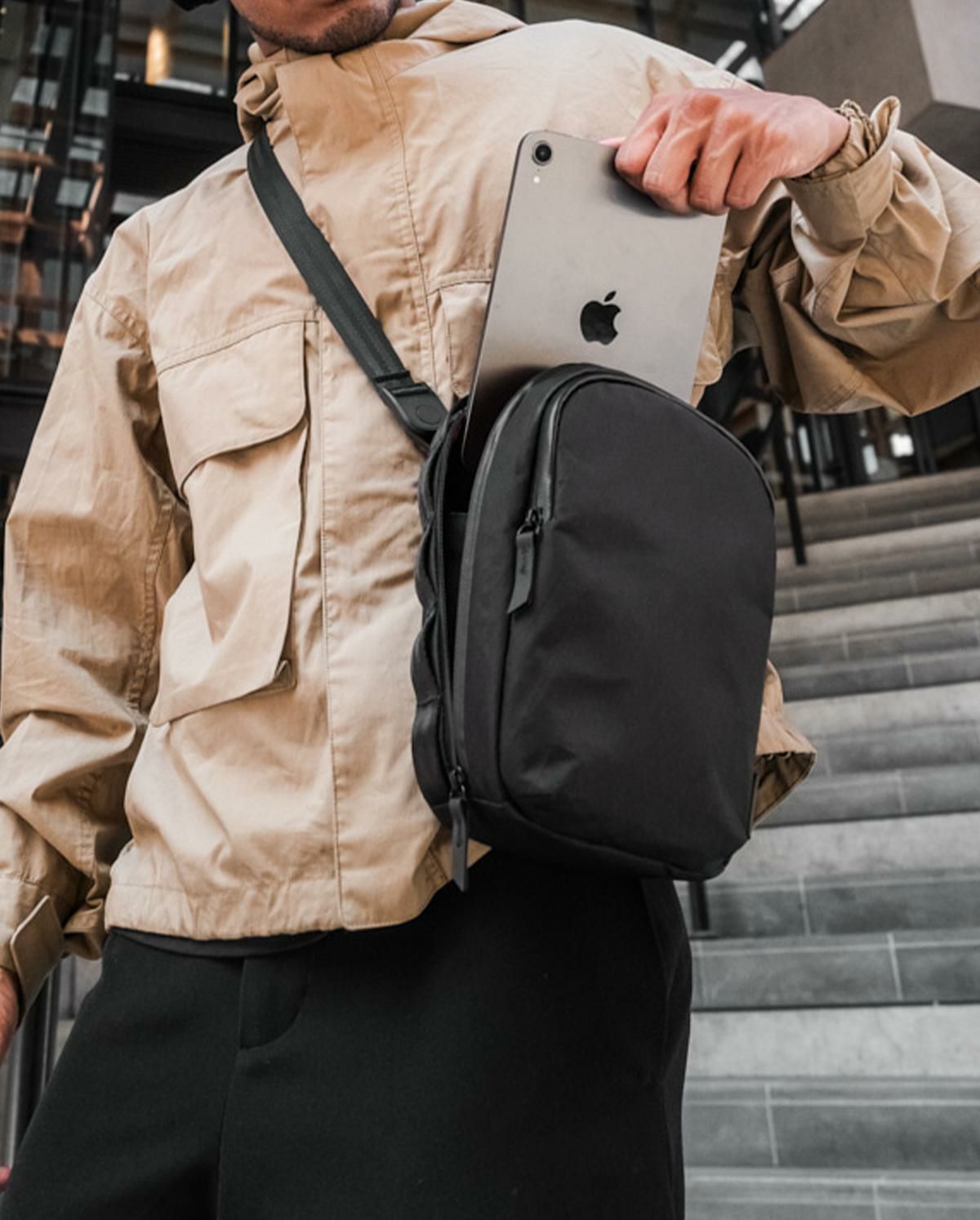 アルパカ  ショルダーバッグ ALPAKA metro-sling-max