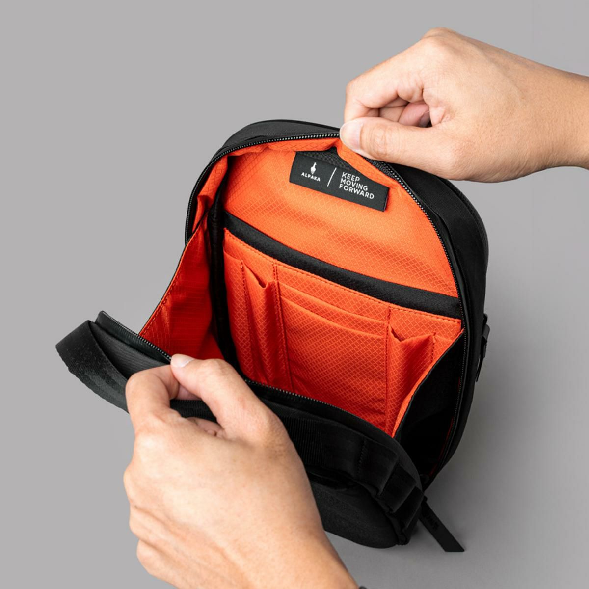 アルパカ  ショルダーバッグ ALPAKA metro-sling-max