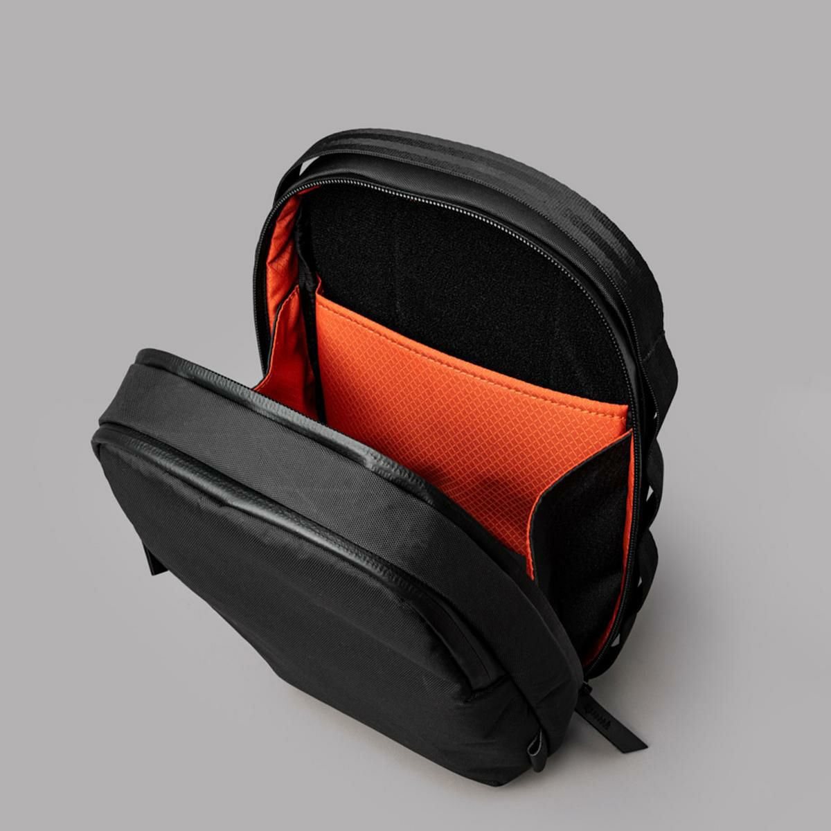 アルパカ  ショルダーバッグ ALPAKA metro-sling-max