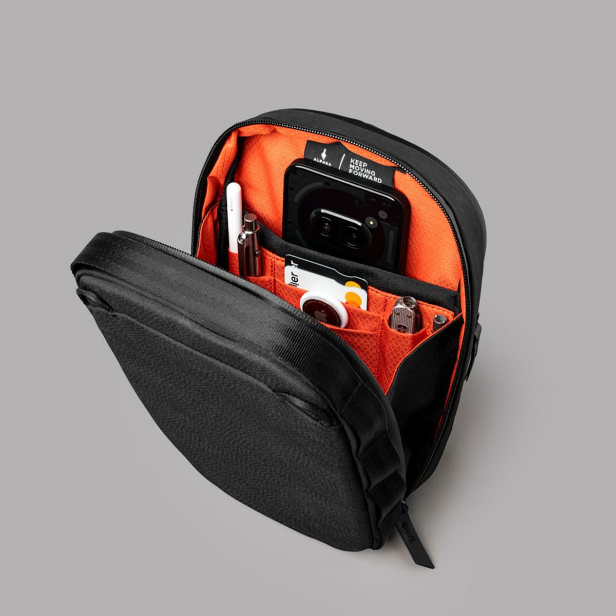 アルパカ  ショルダーバッグ ALPAKA metro-sling-max