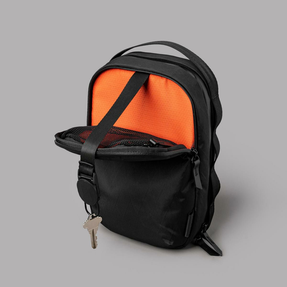 アルパカ  ショルダーバッグ ALPAKA metro-sling-max