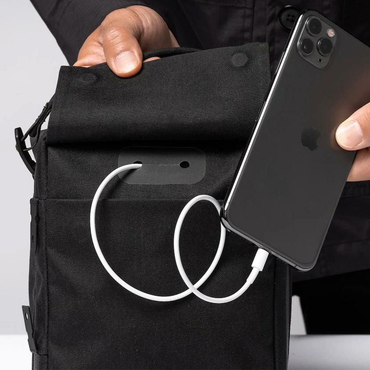 ブラックエンバー KOMPAK EMBER TEX ショルダーバッグ BLACK