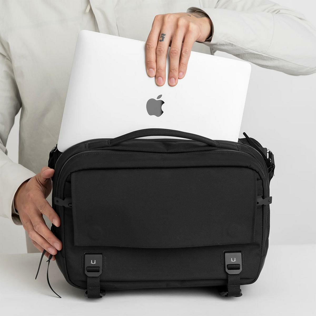 ブラックエンバー GRIP SLING EMBER TEX ショルダーバッグ BLACK EMBER